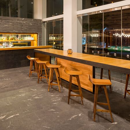 Camino Real Puebla Angelopolis 호텔 외부 사진 The bar at the 10000 km lounge