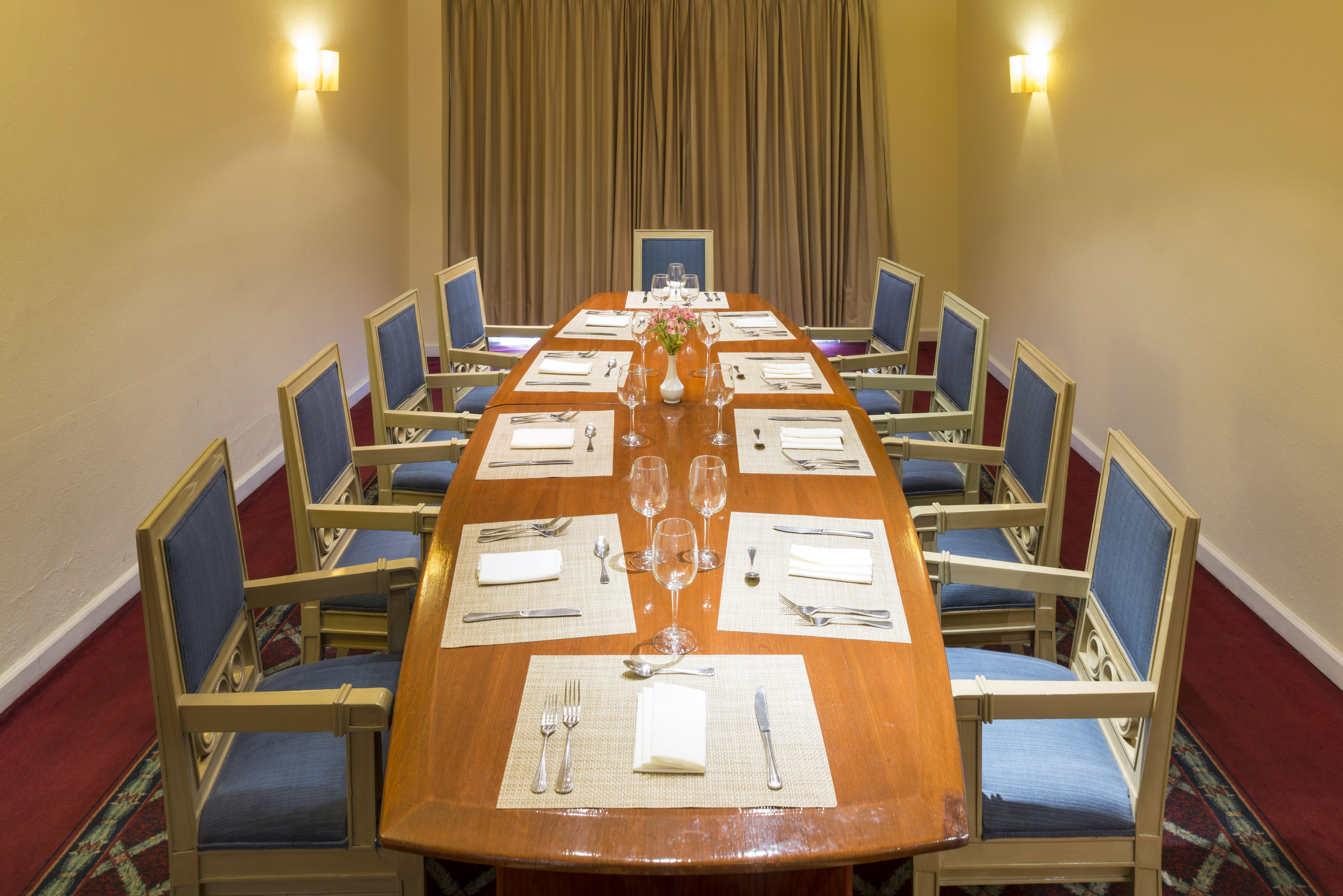 Camino Real Puebla Angelopolis 호텔 외부 사진 A table set for a formal dinner