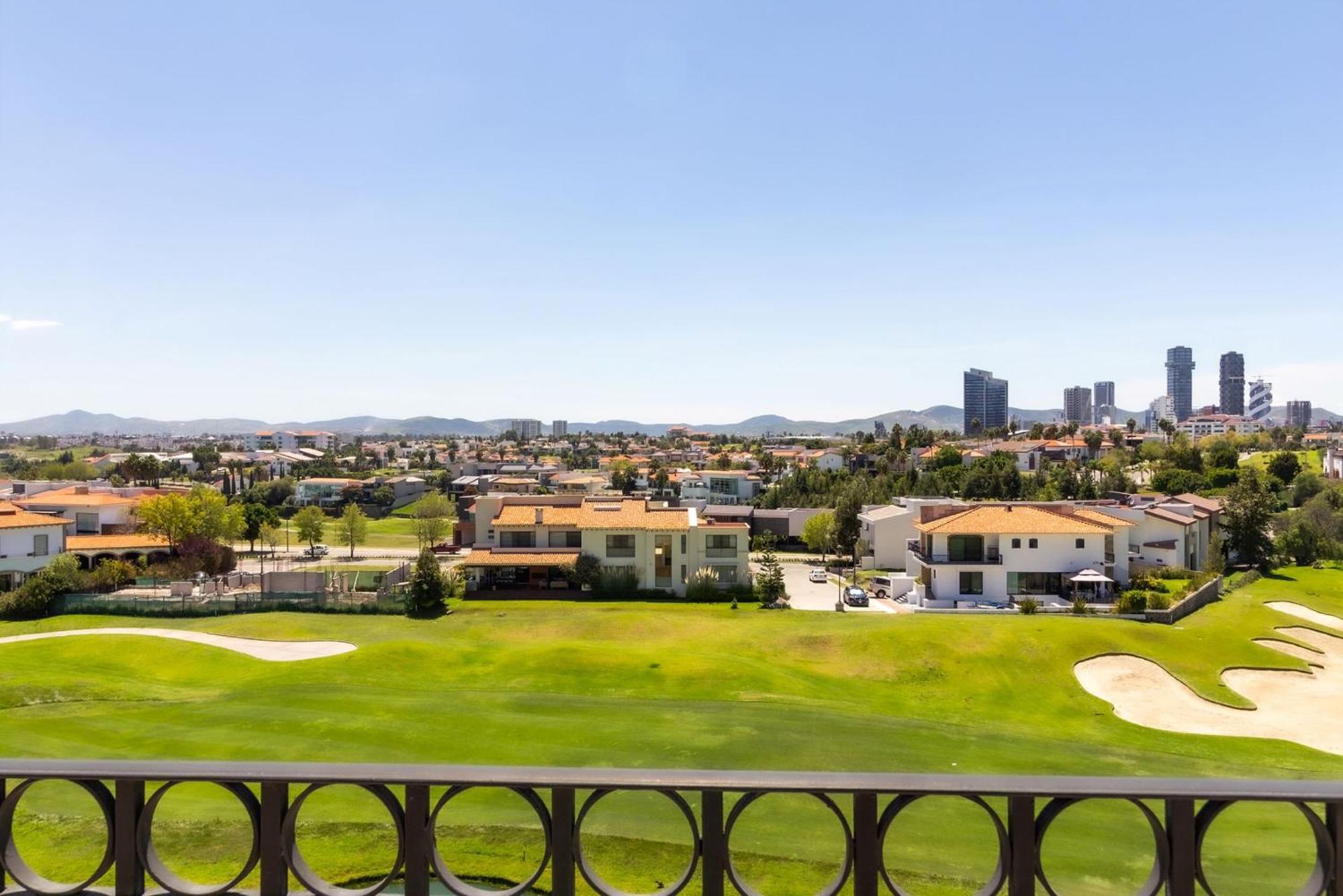 Camino Real Puebla Angelopolis 호텔 외부 사진 View of the golf course