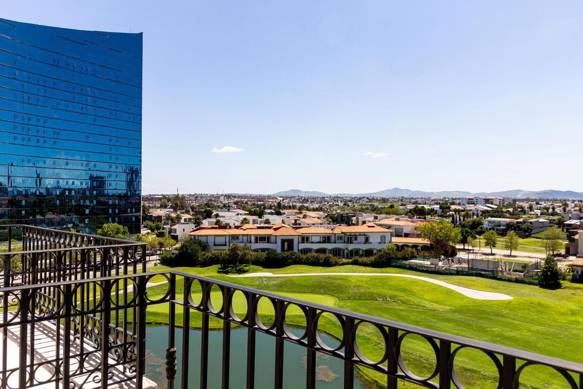 Camino Real Puebla Angelopolis 호텔 외부 사진 View of the golf course from the hotel