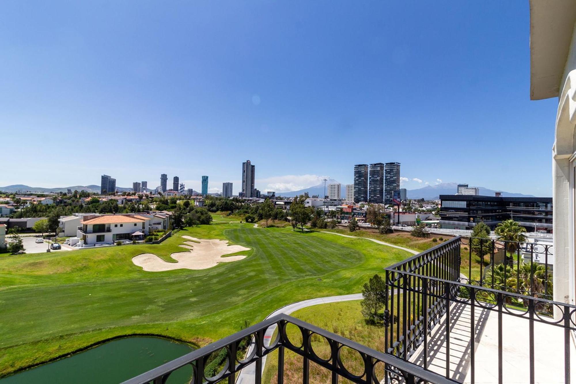 Camino Real Puebla Angelopolis 호텔 외부 사진 View of the 18th hole at Torrey Pines Golf Course
