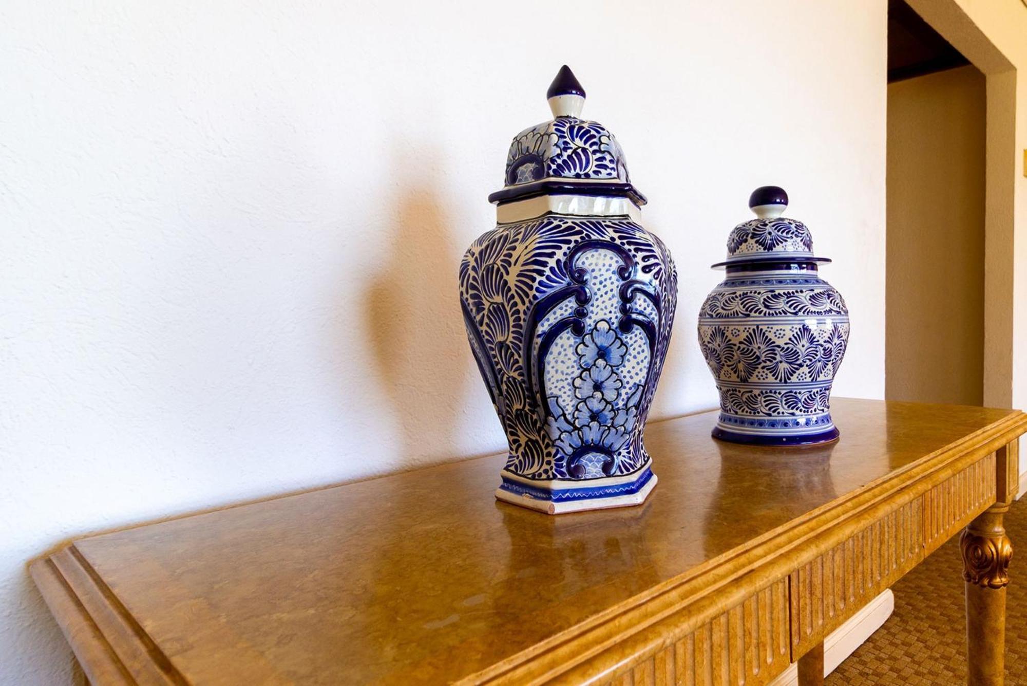 Camino Real Puebla Angelopolis 호텔 외부 사진 Two ginger jars