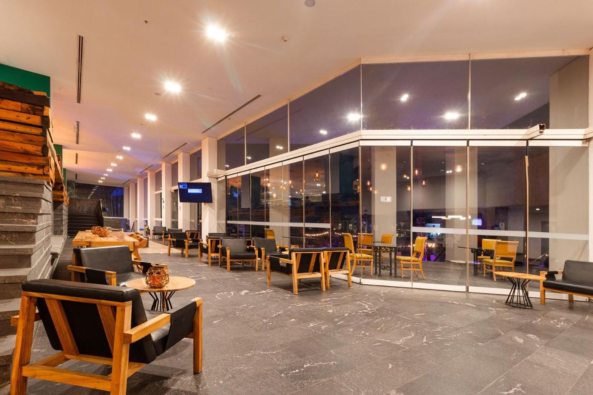 Camino Real Puebla Angelopolis 호텔 외부 사진 The lounge at the airport
